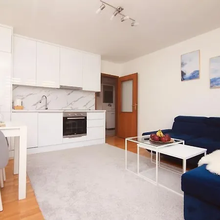 Luxury Suite:full Kitchen,king Size Bed, Ac, Wi-fi *